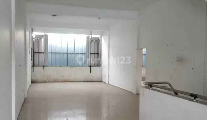 Ruko Setiabudi Banyumanik Semarang Strategis Parkir Mobil Banyak 6