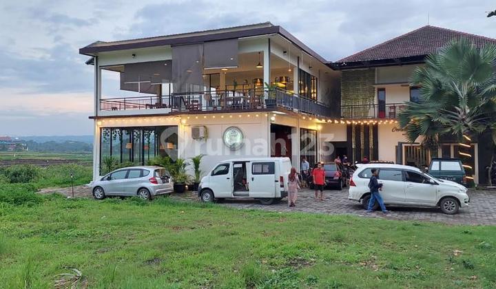 Hotel Guest House Restaurant in Salatiga with a Cool Mountain View Hotel Guest House Restaurant in Salatiga with a Cool Mountain View