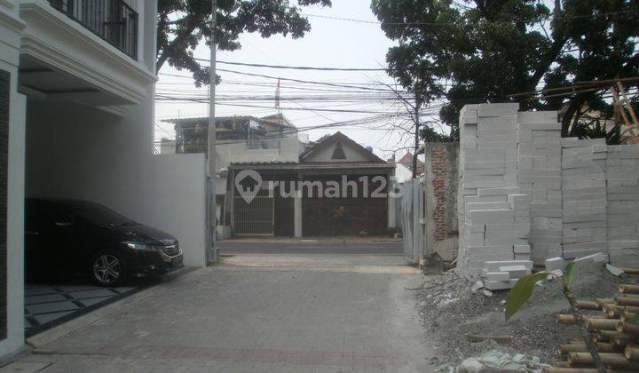 Rumah Mewah Kontemporer Dalam Clusteer Akses Pinggir Jalan Raya 2