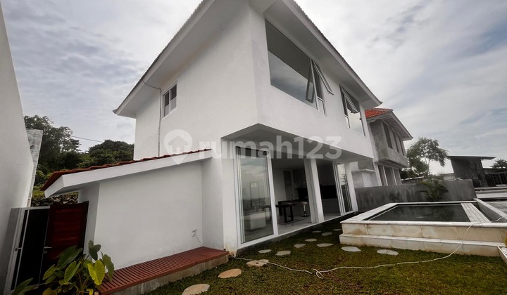 Vila Desainer Ikonik dengan Pemandangan Laut 180Deg yang Langka