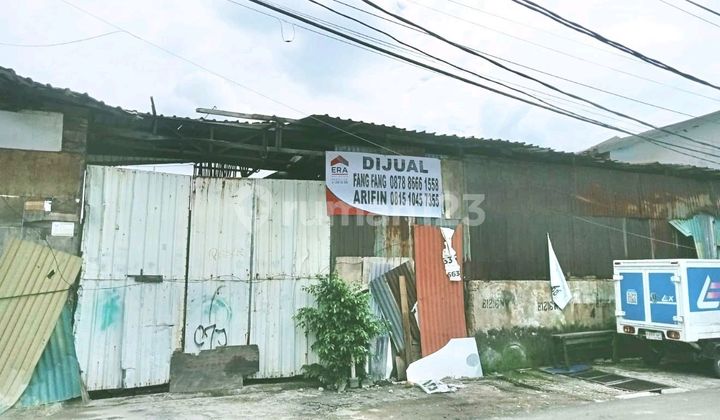 Gudang Dekat Jalan Raya