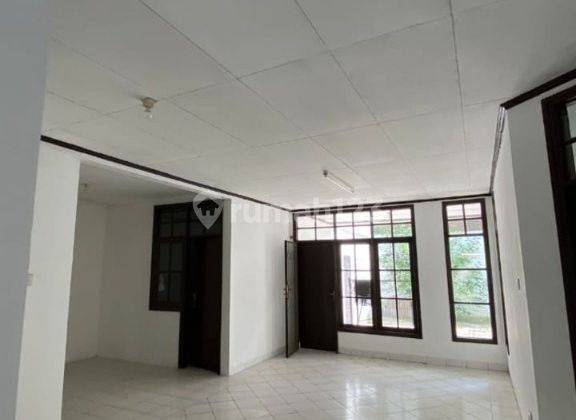 Disewakan Rumah 2 Lantai Bagus Unfurnished di Jl. Palem Utama Raya Cluster Beverly Lippo Cikarang, Bekasi Jawa Barat 2