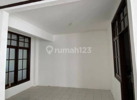 Disewakan Rumah 2 Lantai Bagus Unfurnished di Jl. Palem Utama Raya Cluster Beverly Lippo Cikarang, Bekasi Jawa Barat 11