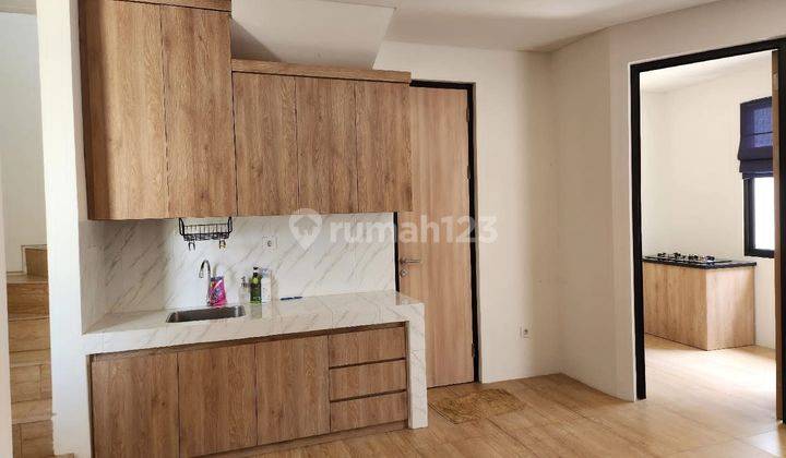 Disewakan Rumah 2 Lantai Furnished di Jl.south Silvercreek Cluster Waterfront Estate , Cikarang 2