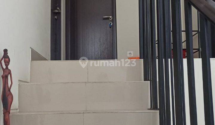 Rumah 2 Lantai Bagus Semi Furnished di Cluster Cosmo Estate, Lippo Cikarang, Bekasi 7
