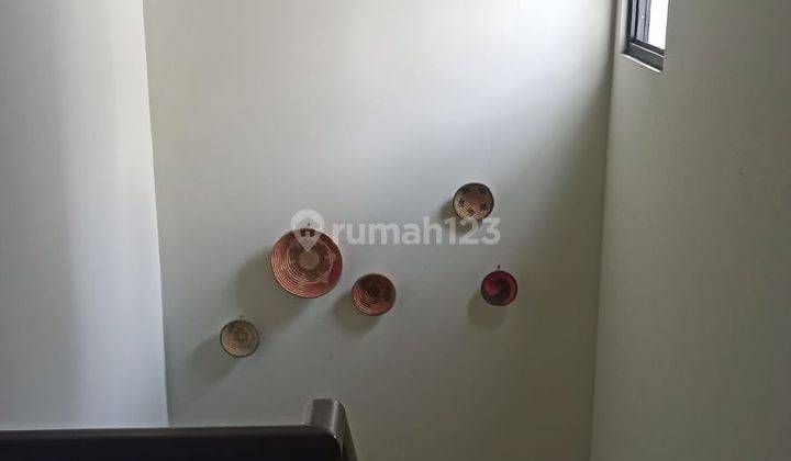 Rumah 2 Lantai Bagus Semi Furnished di Cluster Cosmo Estate, Lippo Cikarang, Bekasi 8