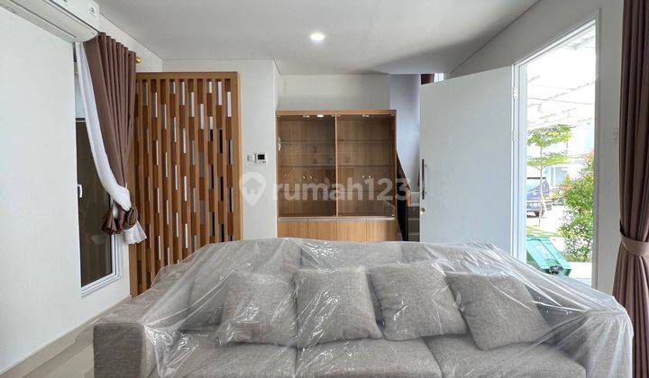 Disewakan Rumah 2 Lantai Furnished Dengan Konsep Smart Home Systemdi Savasa Delta Mas 13