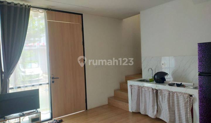 Disewakan Rumah 2 Lantai Furnished At Waterfront  2