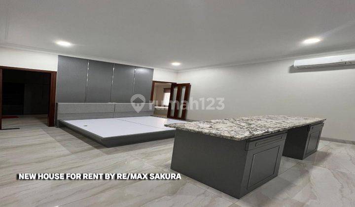 Disewakan Rumah 2 Lantai dengan Fasilitas Kolam Renang Kondisi Fully Furnish di Lippo Cikarang 2