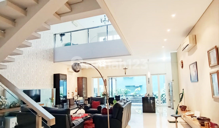 Rumah Mewah di Dharmahusada Indah Barat Surabaya Timur, 2 Lantai, Furnished, Siap Huni 2