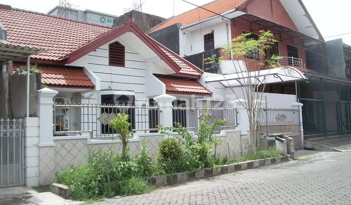 Rumah di Panjang Jiwo Permai Surabaya Selatan, Bagus + Terawat, 1.5 Lantai, Row Jalan Lebar 2