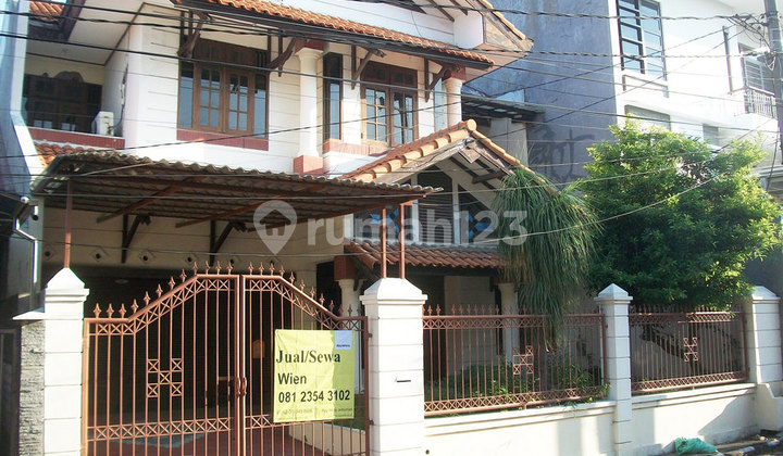 House in East Prapen Indah, South Surabaya, 2 Floors, Beautiful & sturdy, Comfortable environment, Good location, MOVE-IN READY, Can be used for Office, Near Prapen Railway.
