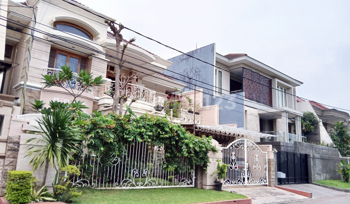 Luxury House in ARAYA PHASE 1 East Surabaya, Fully Furnished Luxury, Main Twin Road, Serene Front + Backyard, Ready to Occupy 2