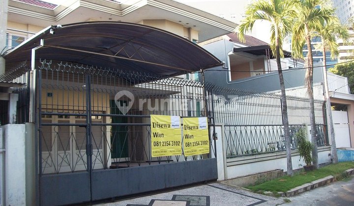 Rumah di Kendangsari Surabaya Selatan, Bagus + Terawat, Row Jalan depan Lebar, Bisa untuk usaha (ex.Kantor), Lokasi Strategis, Siap Huni 1