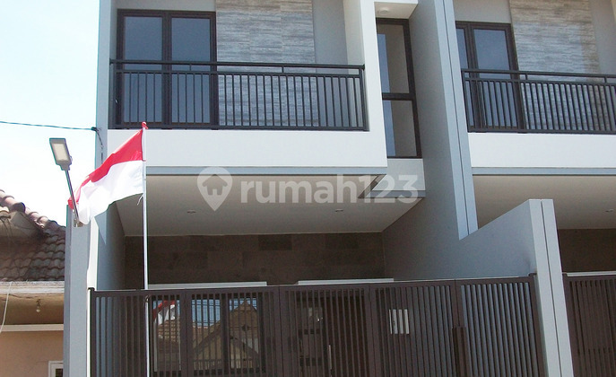 Rumah Baru Gress !!! di Nirwana Eksekutif Surabaya Timur, Minimalis, 2 Lantai, SIAP HUNI !!!