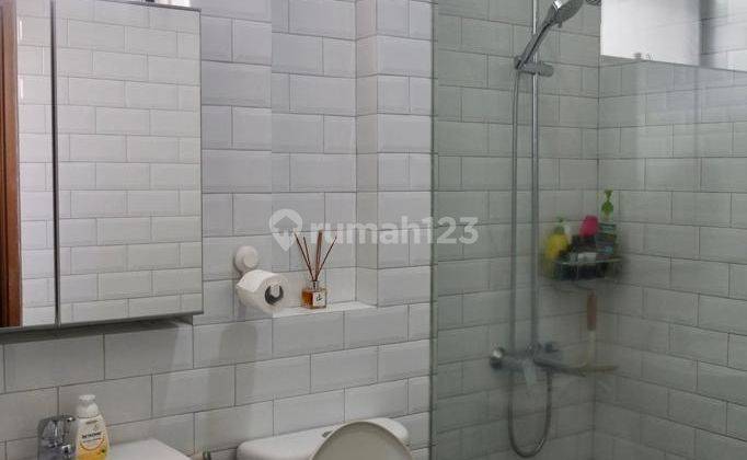 Rumah Cantik Dalam Komplek One Gate System Bebas Banjir 9
