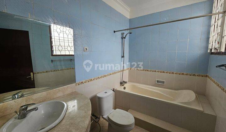 kamar mandi rumah siap huni di komplek