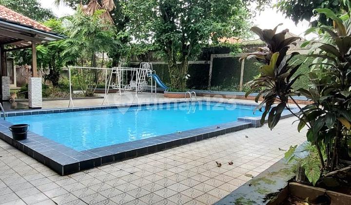 Rumah Luas Lokasi Strategis di Kemang Jakarta Selatan