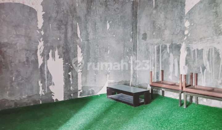 315m2 Shop House Suitable for Boarding House or Dining Place in Kemayoran, Central Jakarta. 315m2 Shop House Suitable for Boarding House or Dining Place in Kemayoran, Central Jakarta.