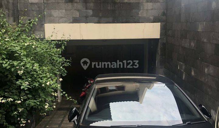 Rumah Mewah 3 lantai, kondisi bagus dan terawat di Rempoa  2