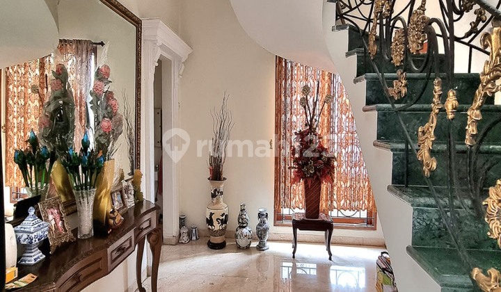 Rumah Sudut Full Furnished Mewah di Petukangan Jakarta Selatan 2
