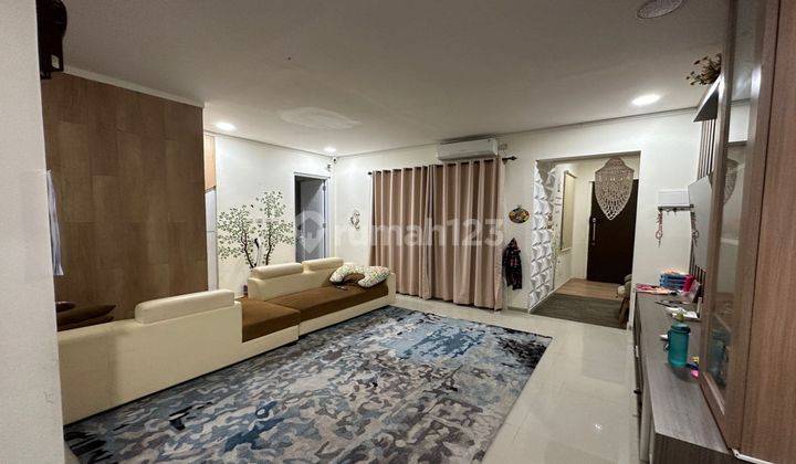  Rumah 2 Lantai Furnished Sudah Renovasi Bagus Di Graha Raya 2