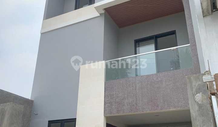 New 3.5-Story House in Kebayoran Lama, South Jakarta