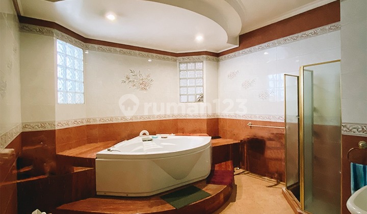 Rumah Hoek Luxirous plus Kolam Renang di Fatmawati Jakarta Selatan 2