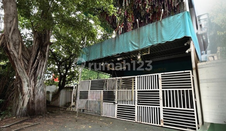 315m2 Shop House Suitable for Boarding House or Dining Place in Kemayoran, Central Jakarta. 315m2 Shop House Suitable for Boarding House or Dining Place in Kemayoran, Central Jakarta.