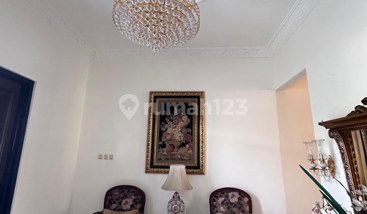 American Classic House Beautiful Luxury with Private Pool in BSD City 2