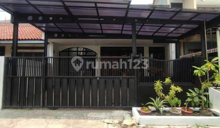 Rumah 2 Lantai Lokasi Strategis di Pondok Indah, Jakarta Selatan Rumah 2 Lantai Lokasi Strategis di Pondok Indah, Jakarta Selatan