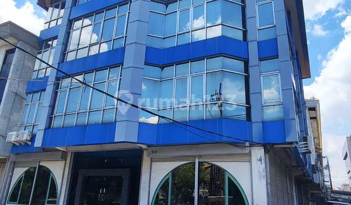 For Sale: 4-story shop house in a strategic location on Raya Manyar, Surabaya. 1