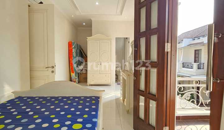 Strategic Luxury Town House Ready to Occupy in Bambu Apus, Jakarta 2