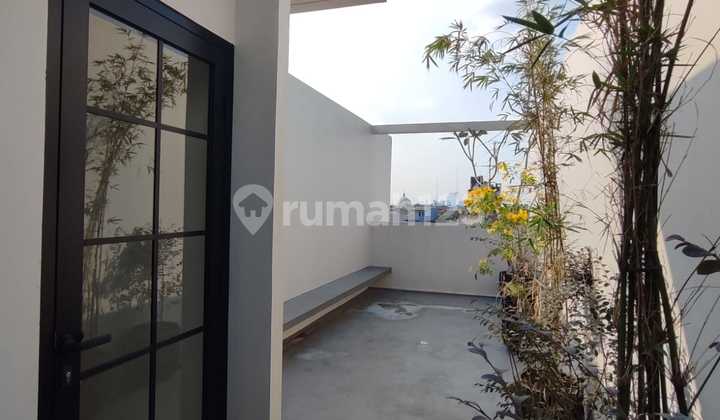Rumah Baru 4 Lantai, Town House di Kebayoran Lama 2