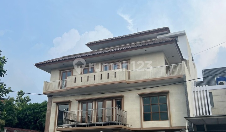 Rumah Taman Villa Meruya (Hoek) (Ukuran 17x22 m)