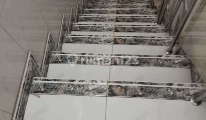 Jl. Bandengan Selatan House (Land/Building Area 100/180 sqm) 2