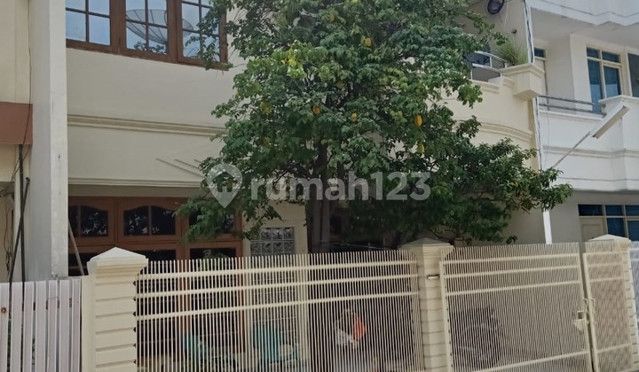 Jl. Bandengan Selatan House (Land/Building Area 100/180 sqm)