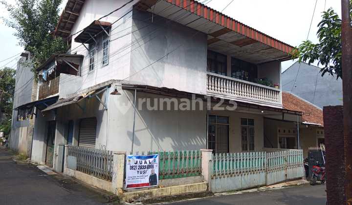 Cibeunying Cigadung Dago House. The Price is Attractive, Isn't It?