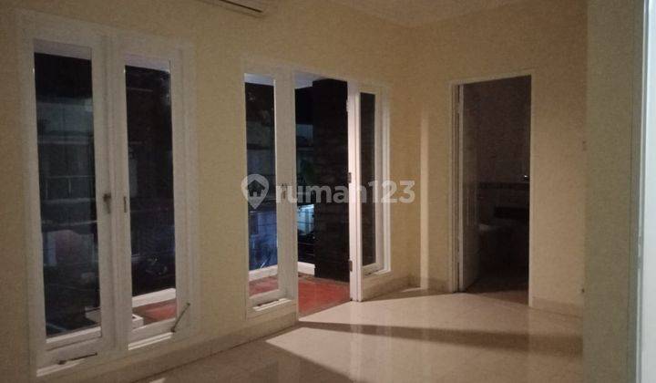 Disewakan rumah cantik siap huni  dalam cluster Raffles Hills Cibubur 1
