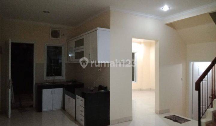 Disewakan rumah cantik siap huni  dalam cluster Raffles Hills Cibubur 2