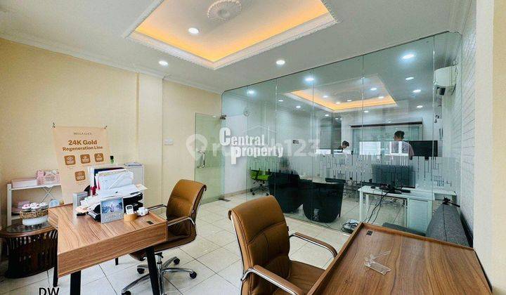 Dijual satu unit Ruko di Crown Place Jl. DR Soepomo Tebet Jakarta Selatan 2