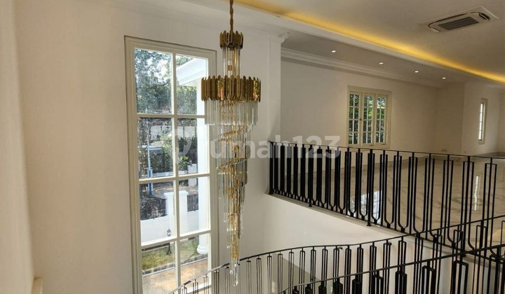 Dijual Cepat! Rumah Mewah Lokasi Premium, Menteng, Jakarta Pusat Dijual Cepat! Rumah Mewah Lokasi Premium, Menteng, Jakarta Pusat