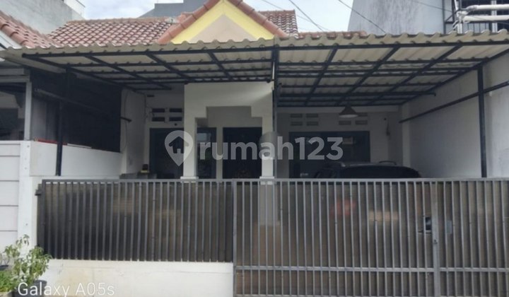 For sale: a single-story house in the Raffles Hills cluster, Cibubur.