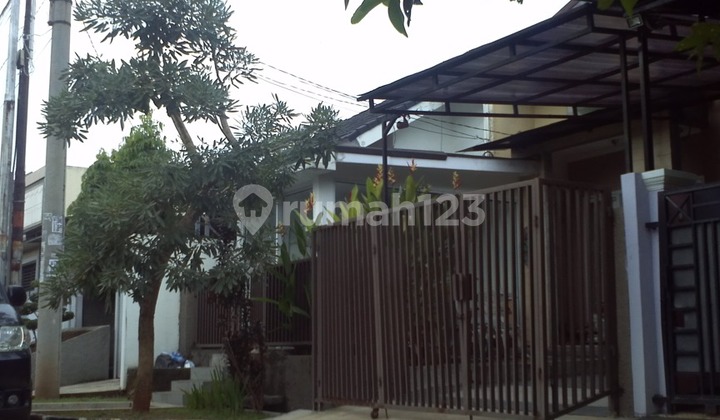 Rumah Tinggal Cocok untuk Kantor. Usaha .Lokasi di Pinggir Jalan Boulevard Gdc, Dekat ke Alun Alun (500M). Rumah