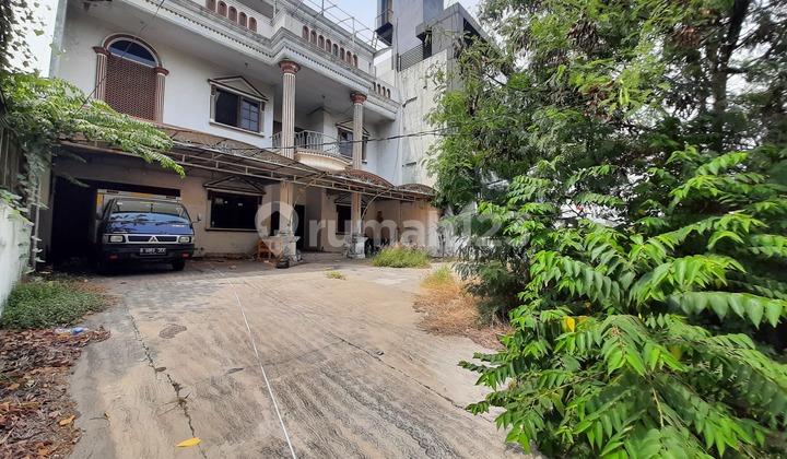 Rumah Pinggir Jalan , Jakarta Barat Rumah Pinggir Jalan , Jakarta Barat