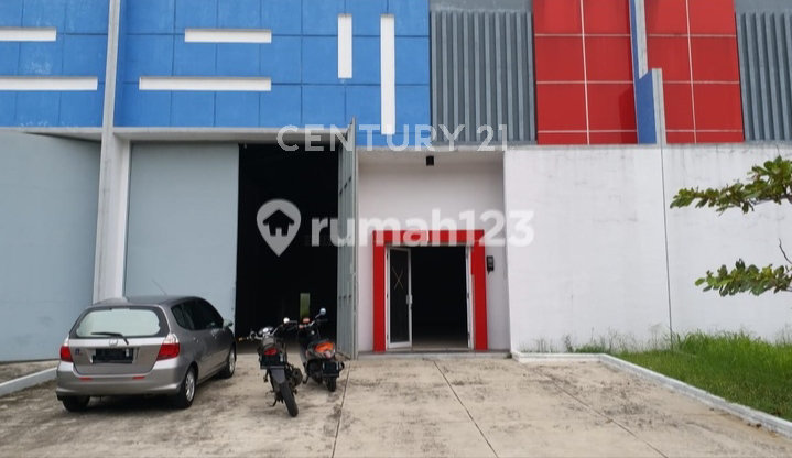 Gudang Dalam Kompleks dengan Akses Kontainer di Karawang Timur