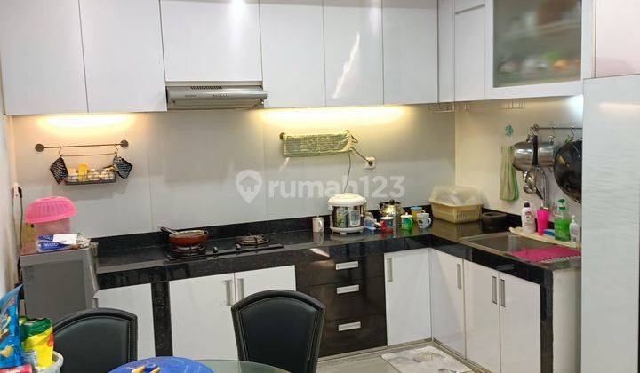 Dijual Rumah 2 Lantai Siap Huni Semi Furnished Di Taman Beverly 1