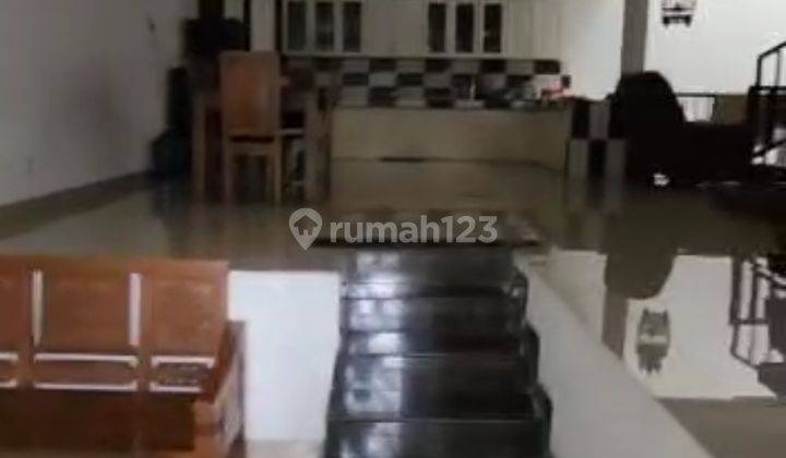 RUMAH KEREN DEPAN TAMAN DI LIPPO CIKARANG

 2