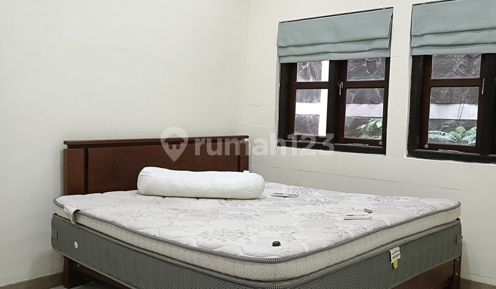5+1 Bedroom House in Kencana Loka BSD Near Schools
