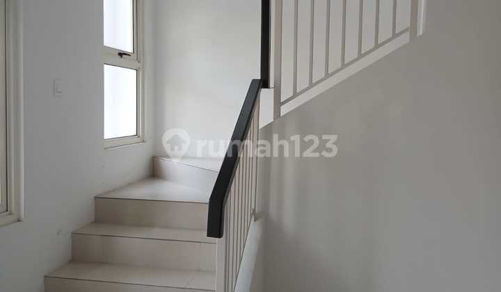 Rumah 2 Lantai Di Jual Cepat 